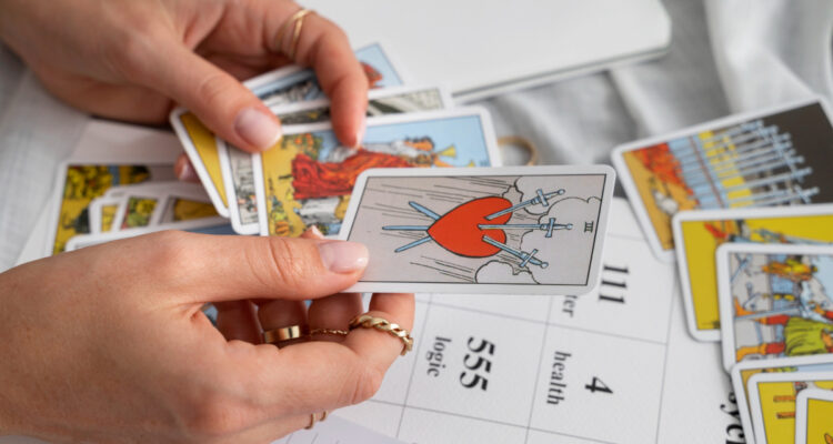 téléchargez gratuitement notre guide pdf de tarot pour débutants et découvrez les bases du tarot pas à pas.