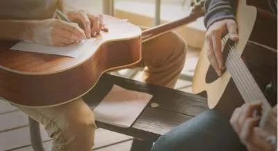 découvrez des astuces infaillibles pour retenir les plis du tarot et maîtriser parfaitement vos lectures.