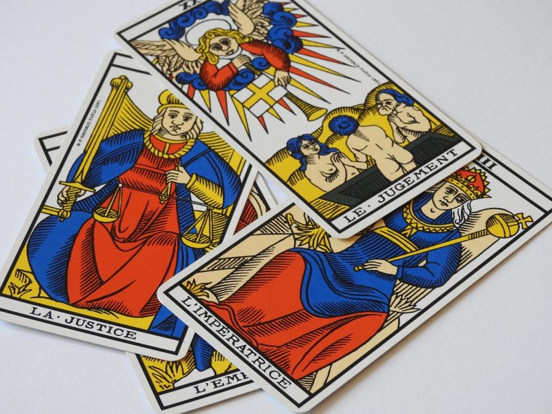 découvrez les secrets et l'authenticité du tarot de marseille avec denis lapierre, une exploration profonde des symboles et de la sagesse ancestrale.