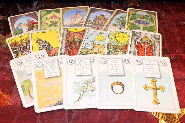 découvrez la signification de la carte justice dans le tarot, ses messages clés et son interprétation lors d'une lecture pour mieux comprendre son influence sur votre vie.