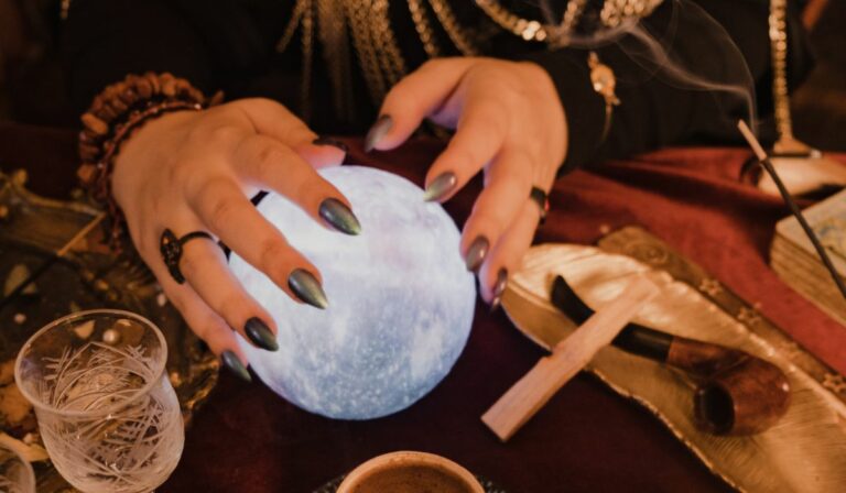 découvrez comment fonctionne la dial voyance pour une consultation à distance efficace et fiable, et profitez de conseils personnalisés où que vous soyez.