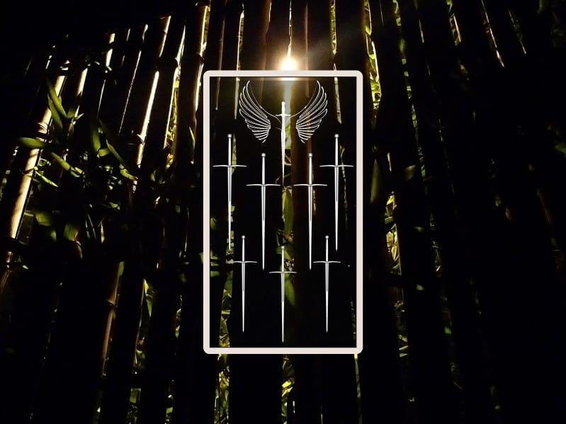 découvrez la signification des épées dans le tarot et apprenez à réaliser un tirage précis pour interpréter leurs messages.