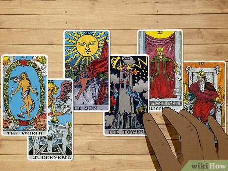 découvrez les différences entre l'oracle et le tarot, leurs spécificités, et comment choisir l'outil divinatoire adapté à vos besoins.