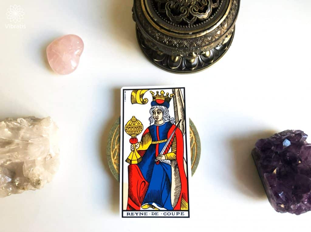 découvrez la signification et l'interprétation de la coupe au tarot pour mieux comprendre ses messages et enrichir votre pratique divinatoire.