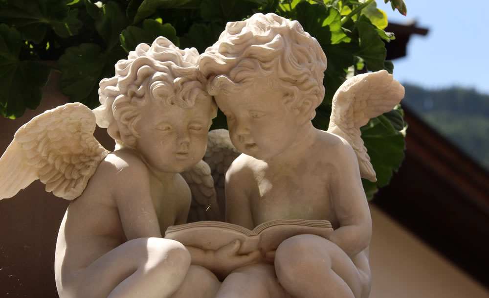découvrez comment utiliser efficacement l'oracle des anges grâce à ce guide complet. apprenez les différentes méthodes d'interprétation et laissez-vous guider par les messages angéliques.