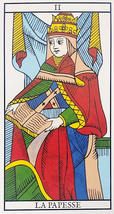 découvrez la signification et les interprétations de la carte de la papesse dans le tarot, symbole de sagesse, d'intuition et de mystère.