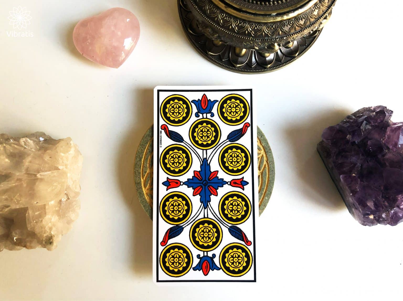découvrez la signification du denier dans le tarot, symbole d'abondance, de prospérité et de stabilité financière. interprétez ce précieux arcane pour éclairer votre chemin.