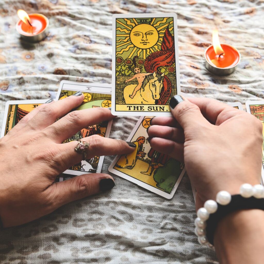 découvrez ce que le tarot 5 révèle sur votre avenir grâce à des interprétations précises et des conseils personnalisés pour éclairer votre chemin.