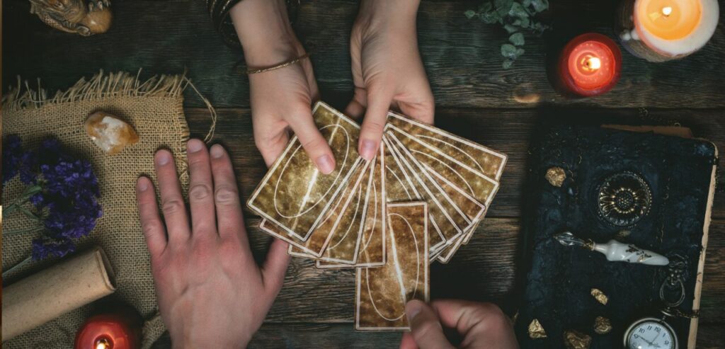 découvrez les tarots divinatoires avec denis lapierre, expert en interprétation et guidance personnalisée pour éclairer votre avenir et vos décisions.