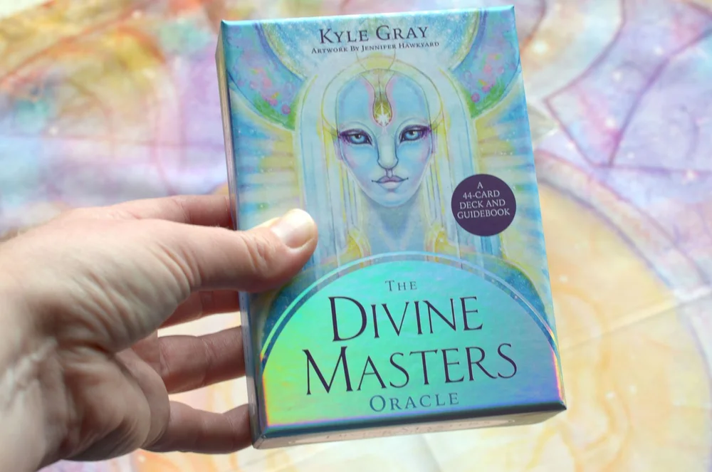 découvrez divine masters oracle, votre guide de sagesse au quotidien pour éclairer chaque instant de votre vie avec des messages inspirants et des conseils spirituels.