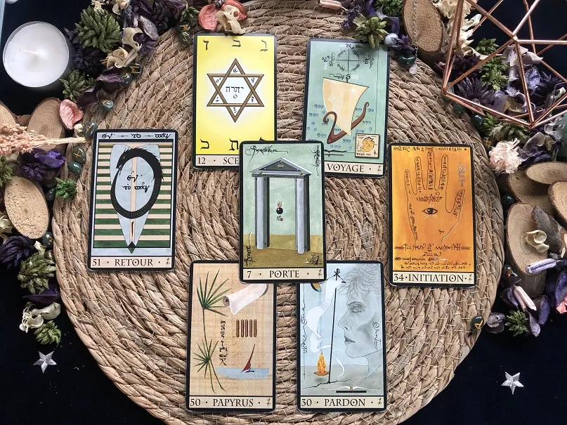 découvrez l'oracle de la triade et apprenez à interpréter ses cartes pour guider vos décisions et mieux comprendre votre avenir.