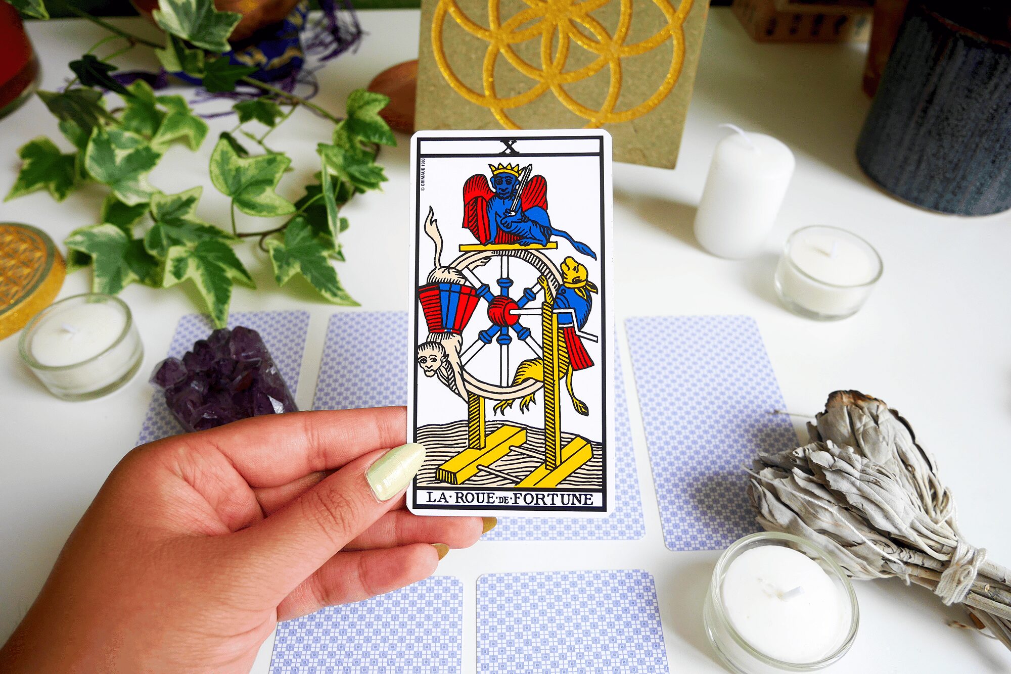 découvrez comment la roue de la fortune influence l'amour dans le tarot, et interprétez ses messages pour votre vie sentimentale.