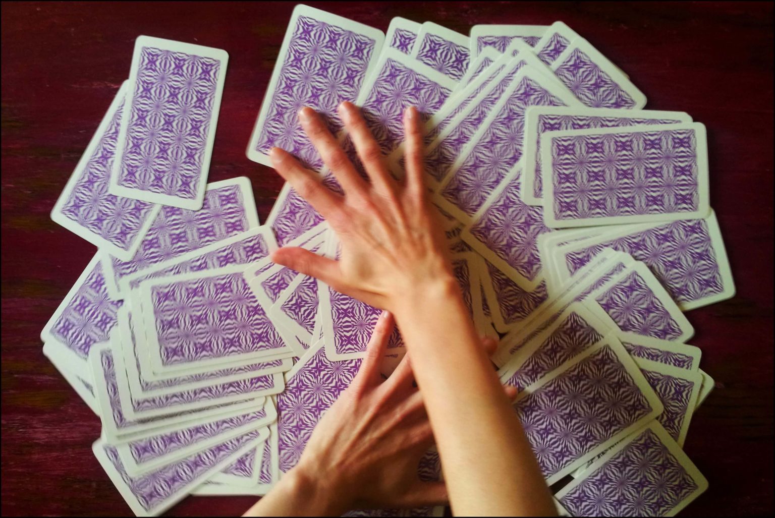découvrez les différentes combinaisons de cartes au tarot pour améliorer vos parties et maîtriser les stratégies du jeu.