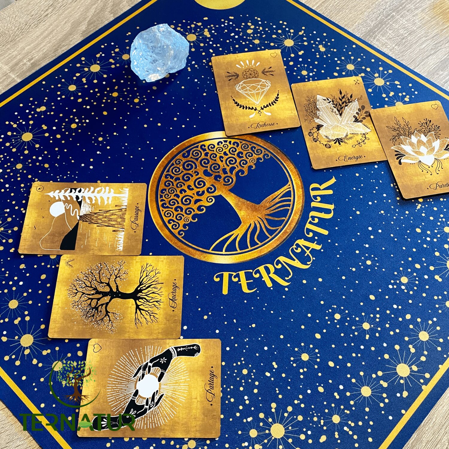 découvrez l'oracle de la lune, ses secrets mystérieux et ses pouvoirs de divination pour guider votre avenir avec sagesse et intuition.