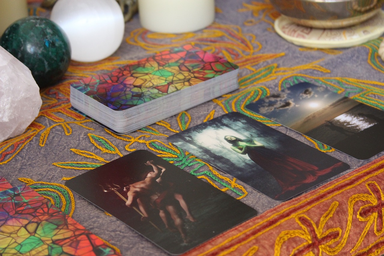 découvrez comment interpréter les tirages de l'oracle lumière pour une guidance claire et lumineuse dans votre vie.